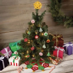 Bucilla Merry Miniatures Felt & Sequin Kit