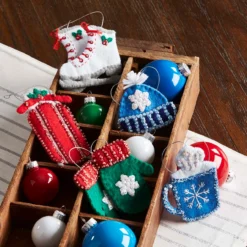 Felt Street Outdoor Fun Felt & Sequin Kit -Toy Store 503203 4 74281.1693457076